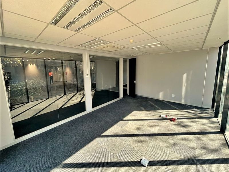 Office space to let in Parktown - Photo 6