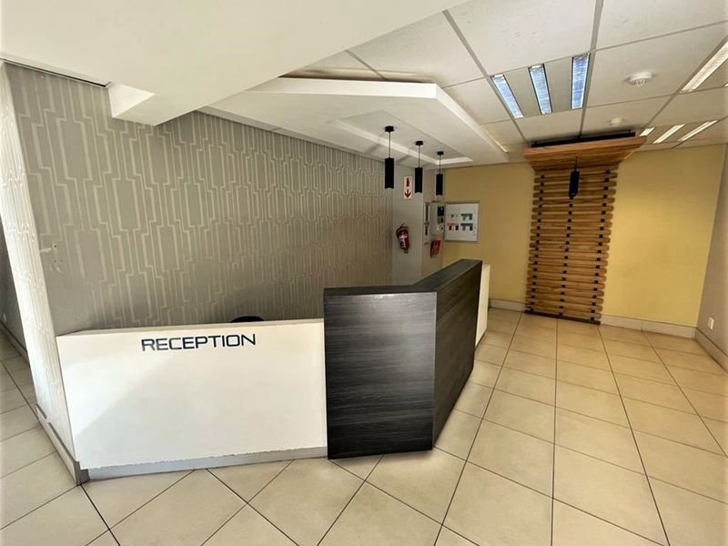 Office space to let in Parktown - Photo 10