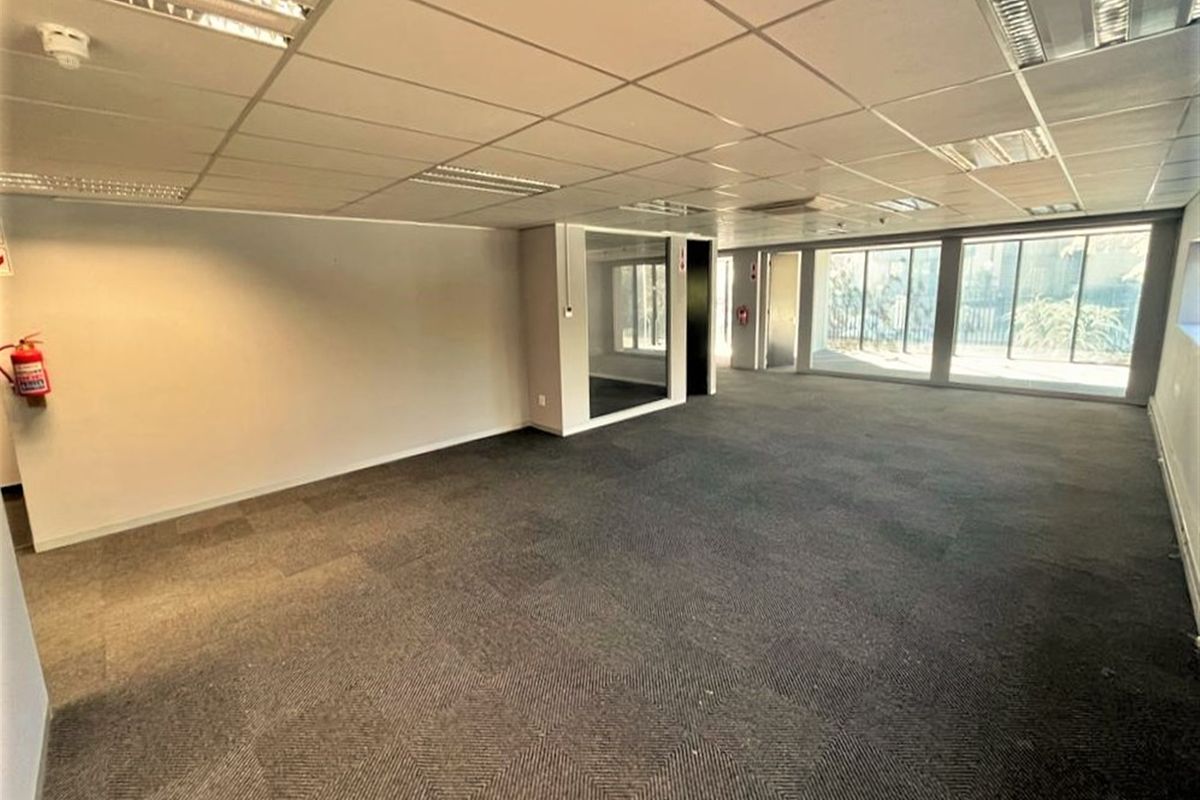 Office space to let in Parktown - Photo 4
