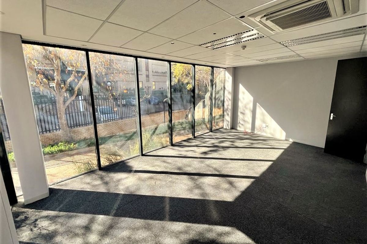Office space to let in Parktown - Photo 5