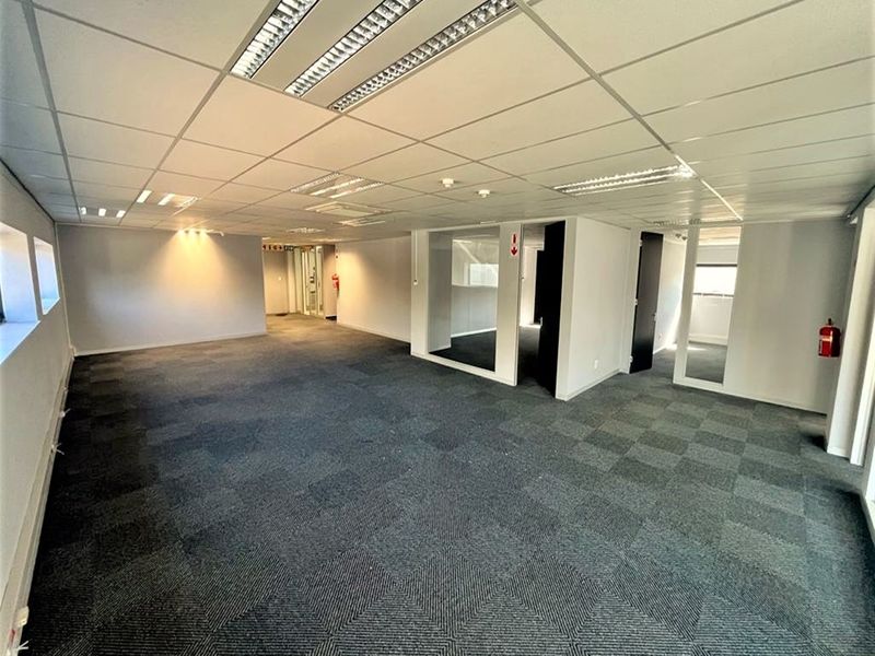 Office space to let in Parktown - Photo 2