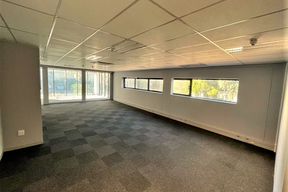 Office space to let in Parktown - Photo 3