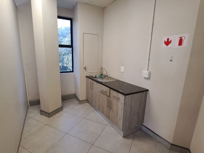Premium Corporate Office To Let | 118.92m2 on Mzingazi Golf Estate - Photo 5