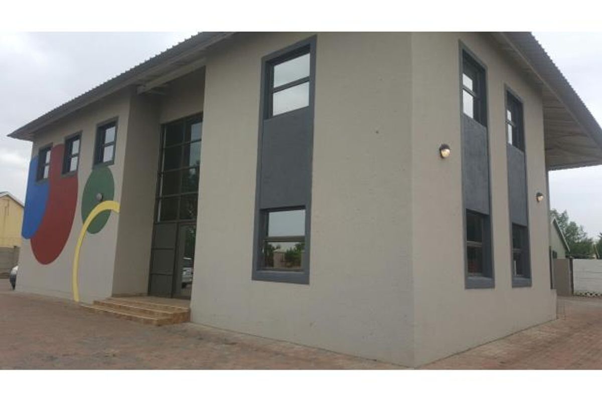 Retail shop with offices for sale in Secunda - Photo 5