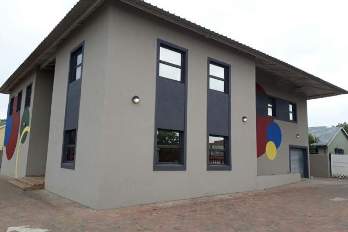 Retail shop with offices for sale in Secunda - Photo 2