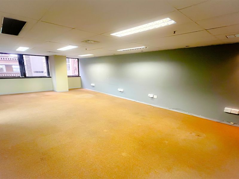 Office space to let in Braamfontein - Photo 6