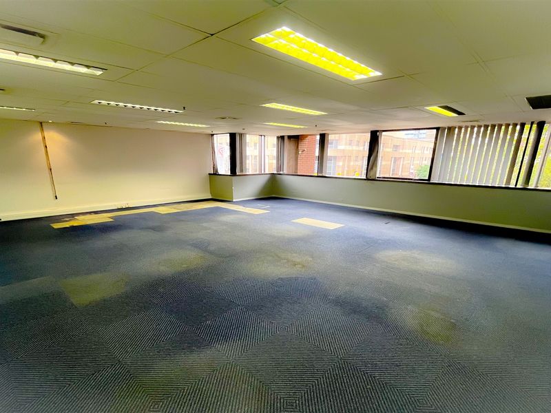 Office space to let in Braamfontein - Photo 9