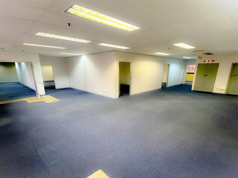 Office space to let in Braamfontein - Photo 7