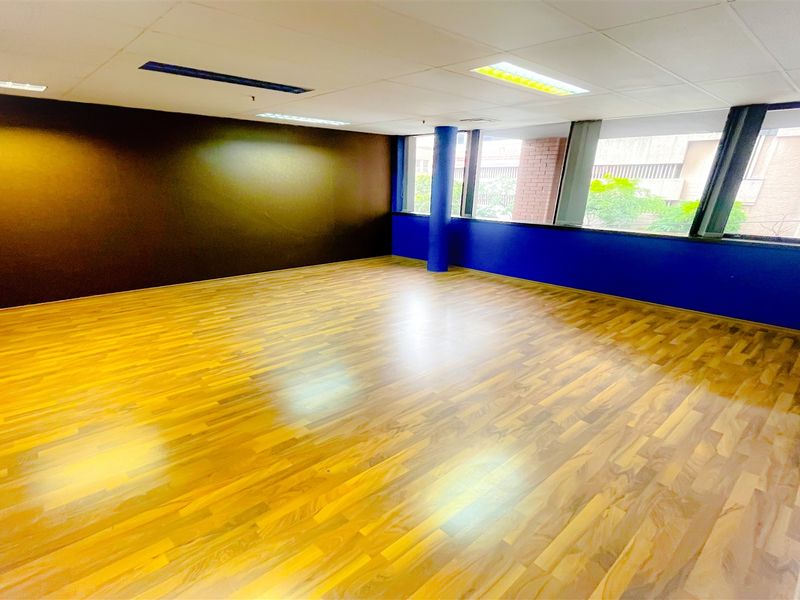 Office space to let in Braamfontein - Photo 5