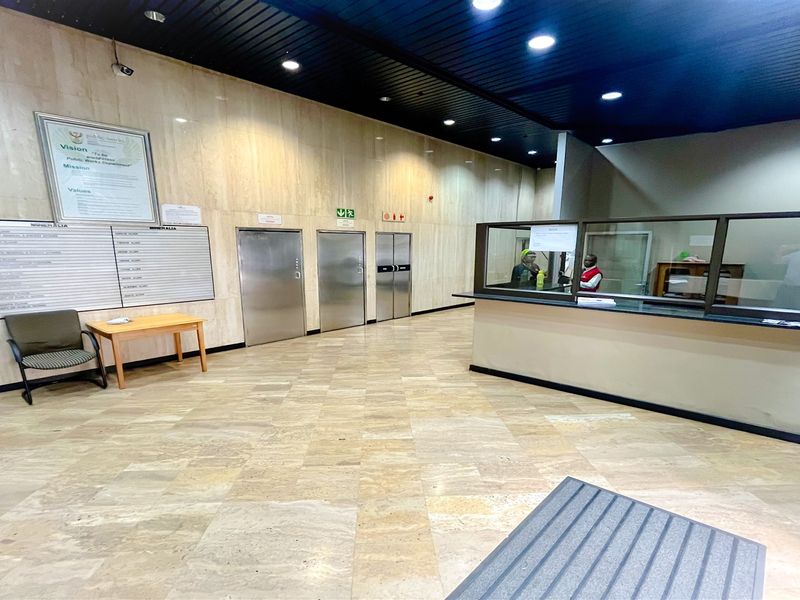 Office space to let in Braamfontein - Photo 3