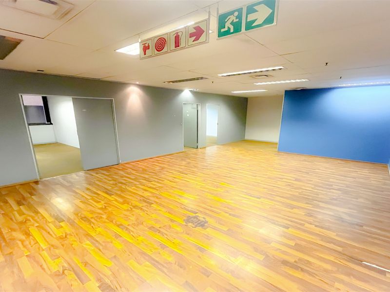 Office space to let in Braamfontein - Photo 4