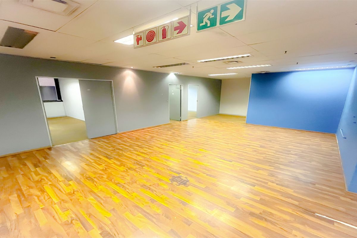Office space to let in Braamfontein - Photo 4