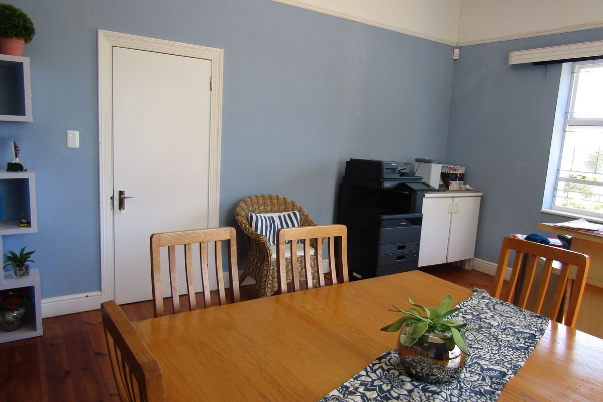 Prime Location - Photo 4