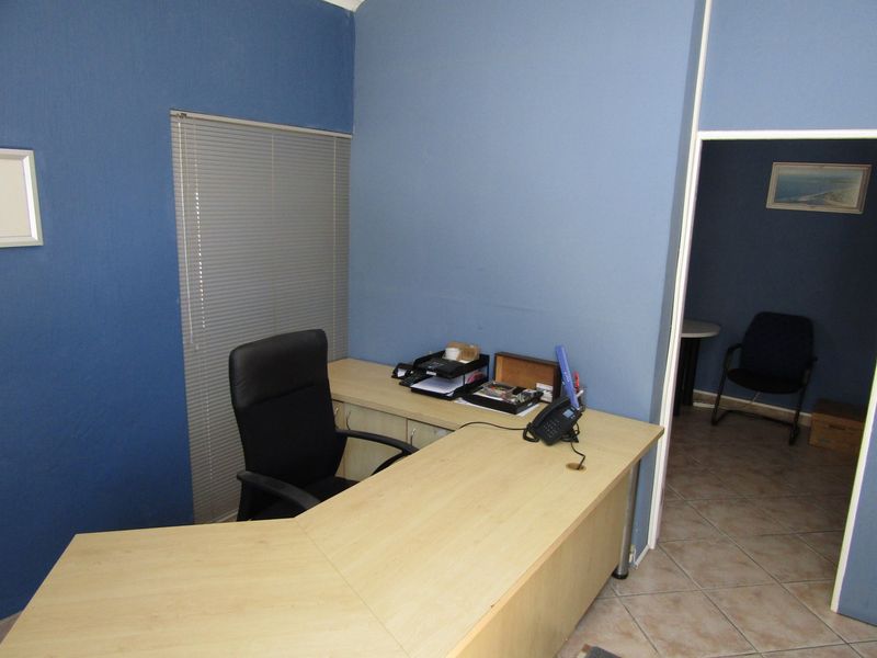 Prime Location - Photo 10
