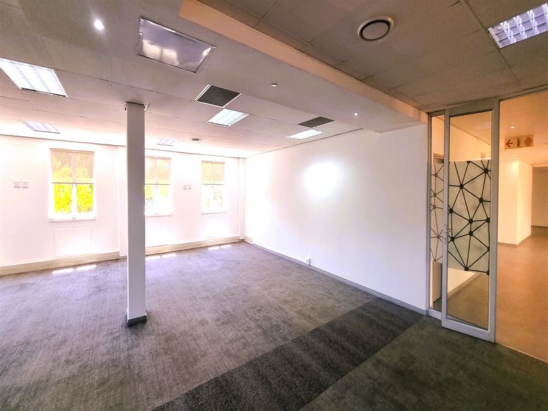 Office space to let in Freestanding building in Bryanston - Photo 6