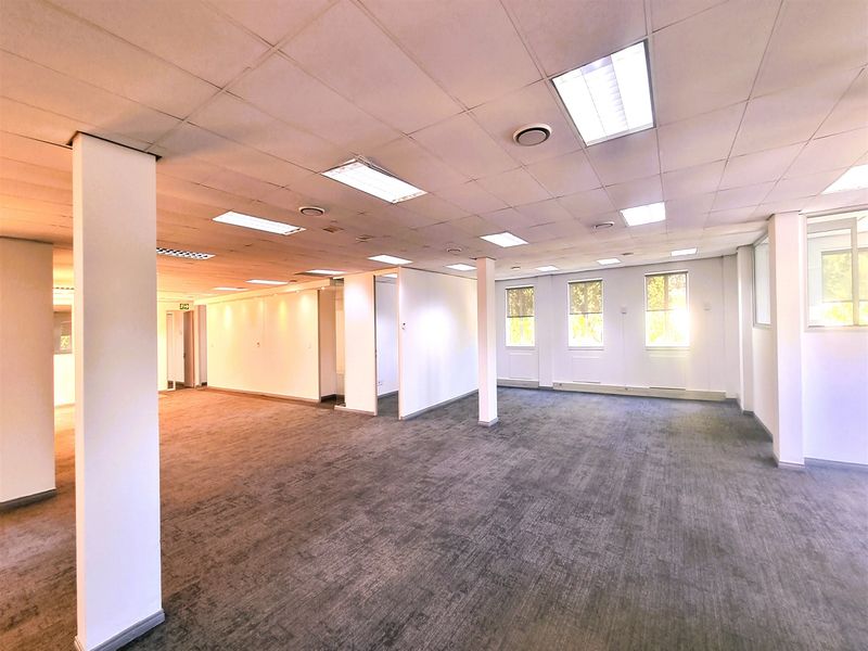 Office space to let in Freestanding building in Bryanston - Photo 5