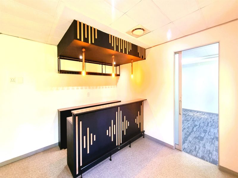 Office space to let in Freestanding building in Bryanston - Photo 7