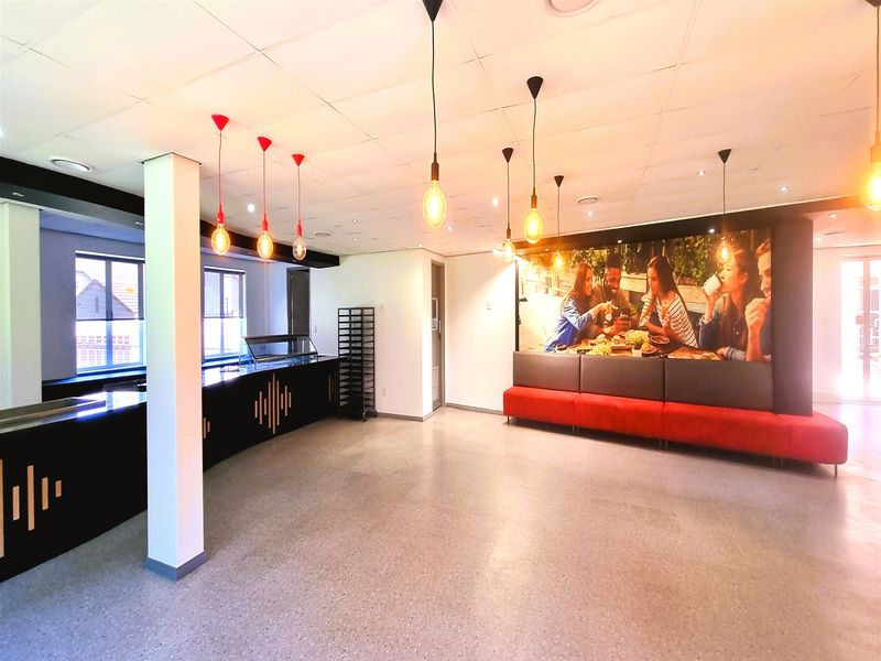 Office space to let in Freestanding building in Bryanston - Photo 8