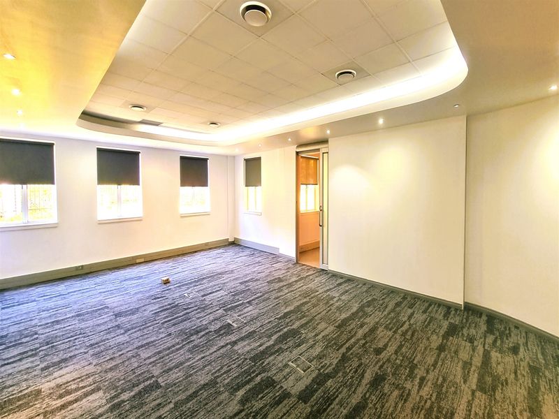 Office space to let in Freestanding building in Bryanston - Photo 2