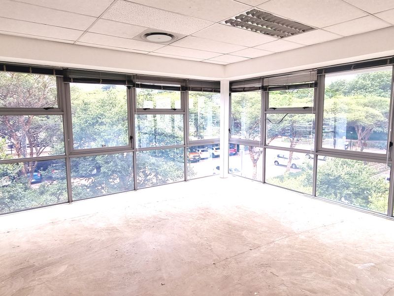 Office space to let in The Woodlands. - Photo 10