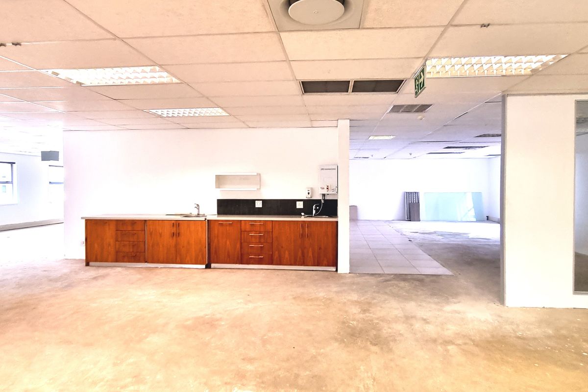 Office space to let in The Woodlands. - Photo 4