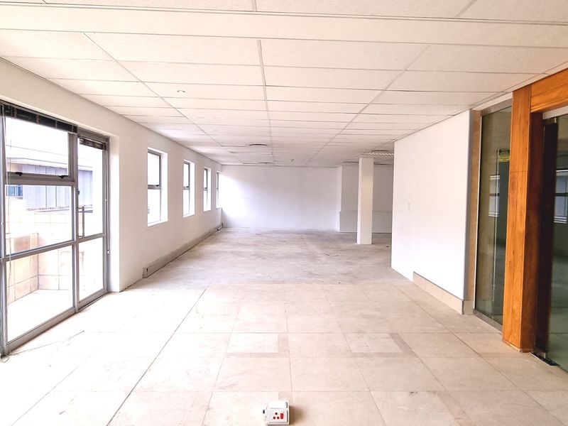 Office space to let in The Woodlands. - Photo 7