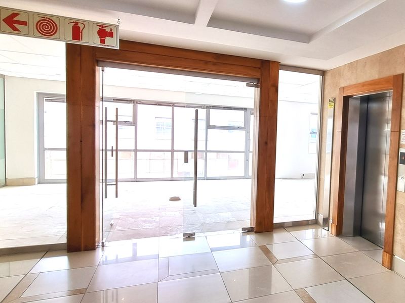 Office space to let in The Woodlands. - Photo 3