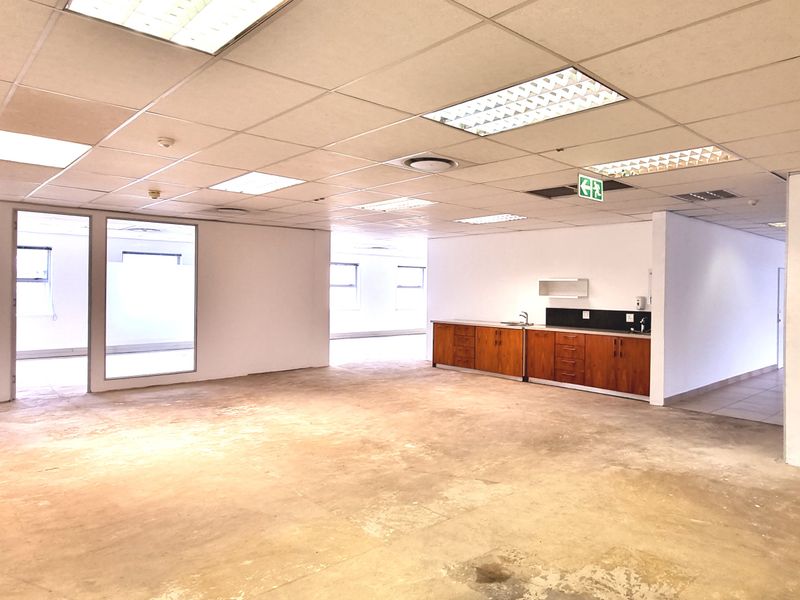 Office space to let in The Woodlands. - Photo 6