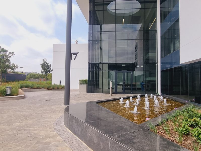 Office to let in Waterfall City - Photo 1