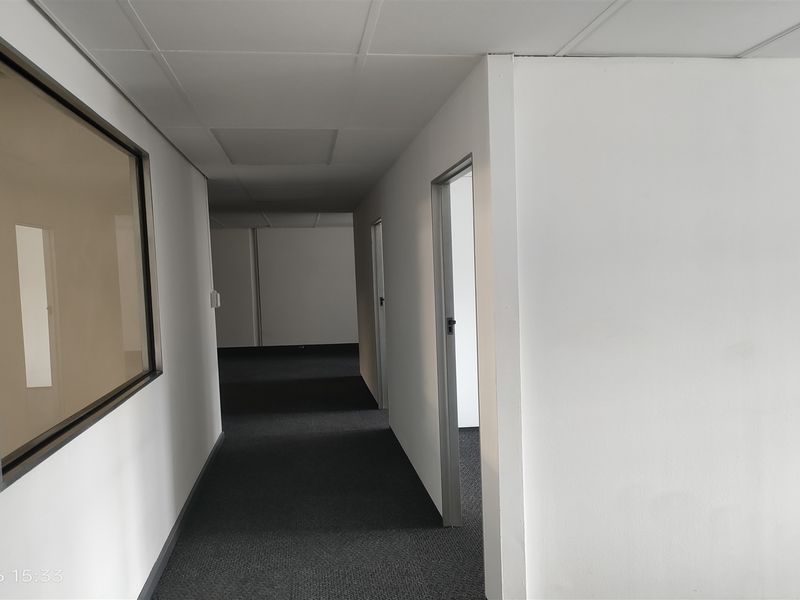 580m2  Warehouse  - TO LEASE - Photo 7