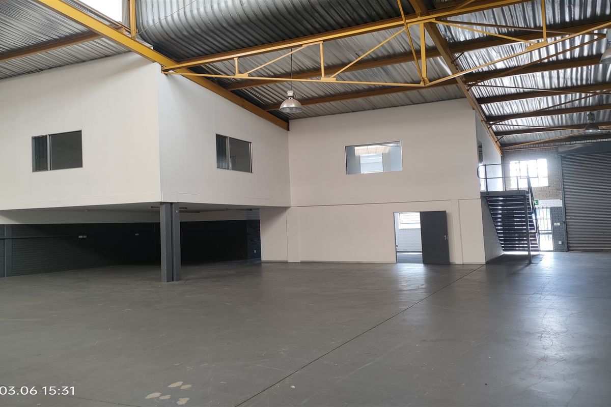 580m2  Warehouse  - TO LEASE - Photo 3