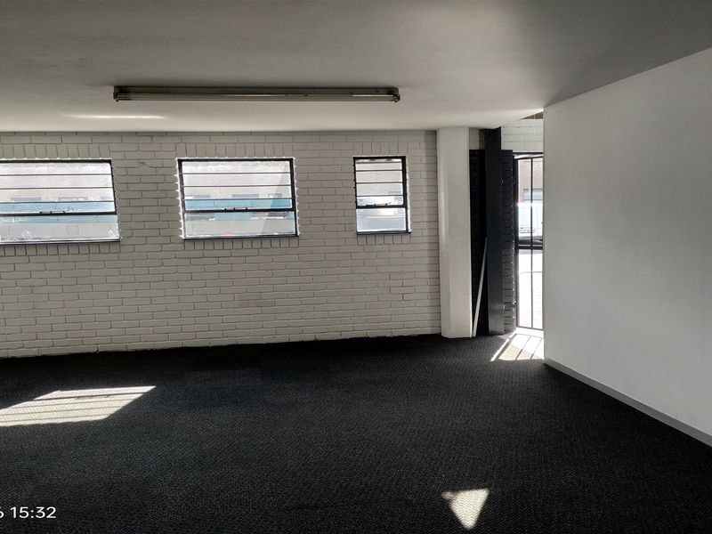 580m2  Warehouse  - TO LEASE - Photo 5