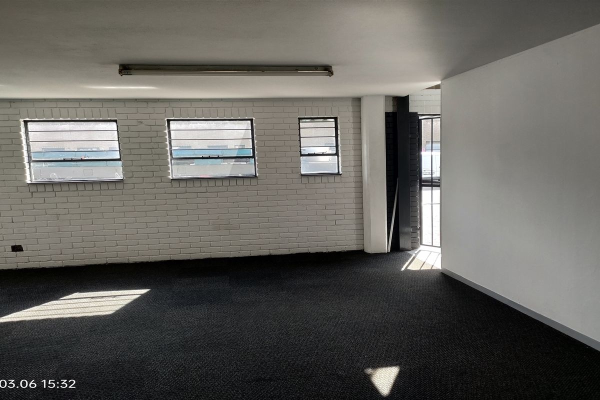 580m2  Warehouse  - TO LEASE - Photo 5