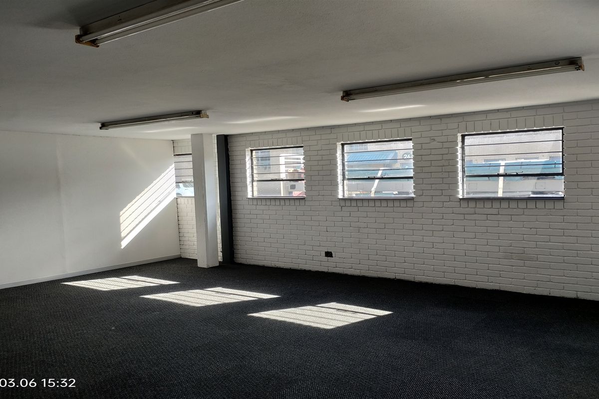 580m2  Warehouse  - TO LEASE - Photo 4