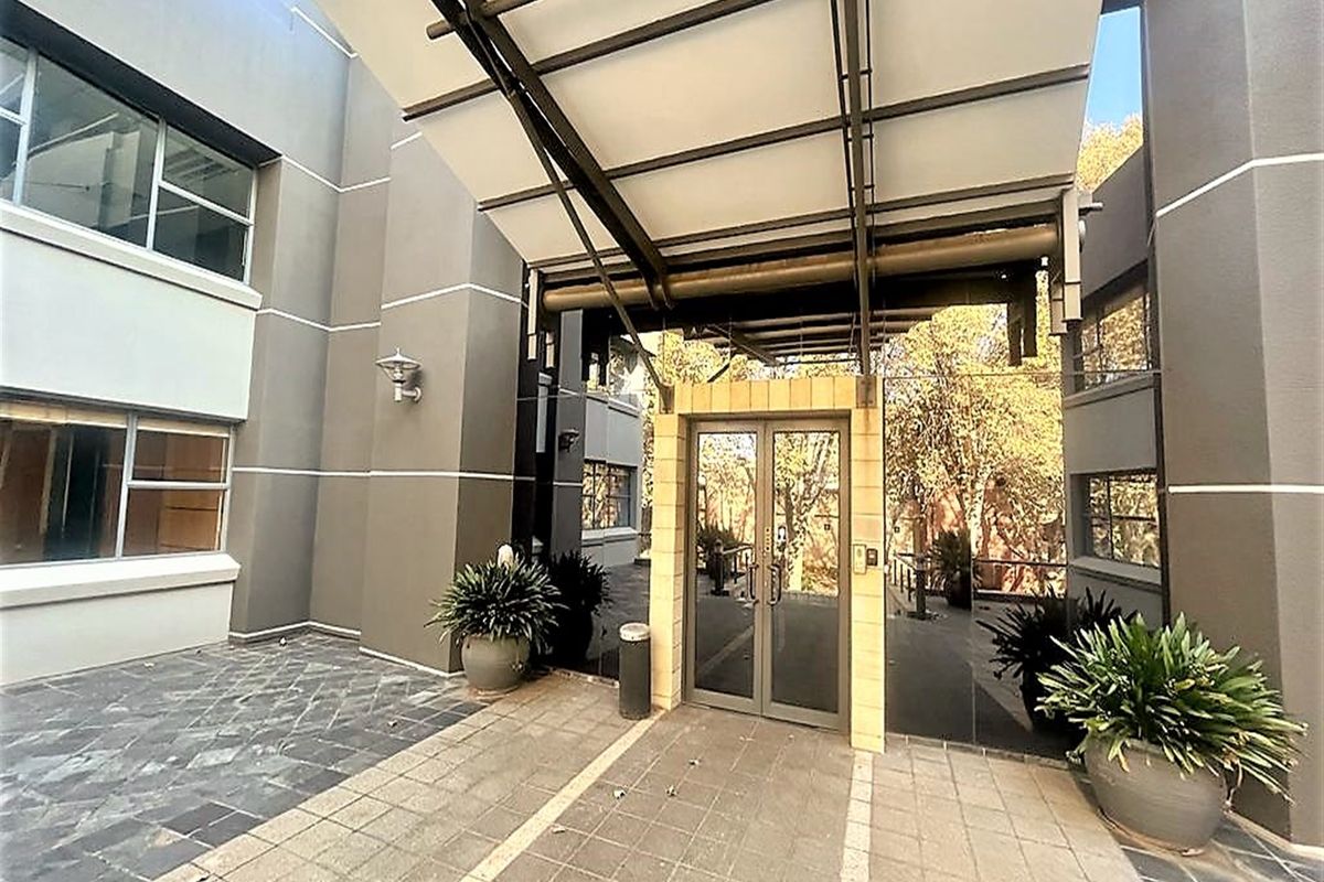 Office space to let in Parktown - Photo 5
