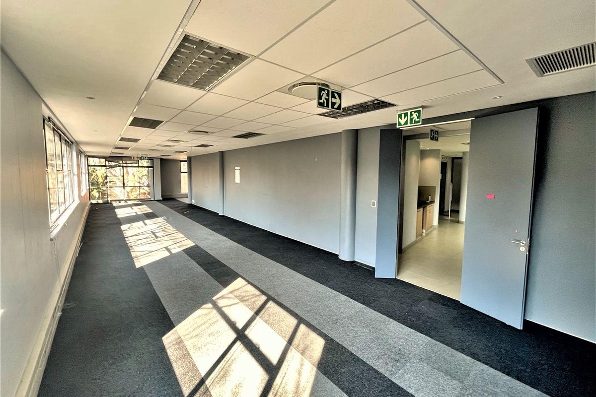 Office space to let in Parktown - Photo 3