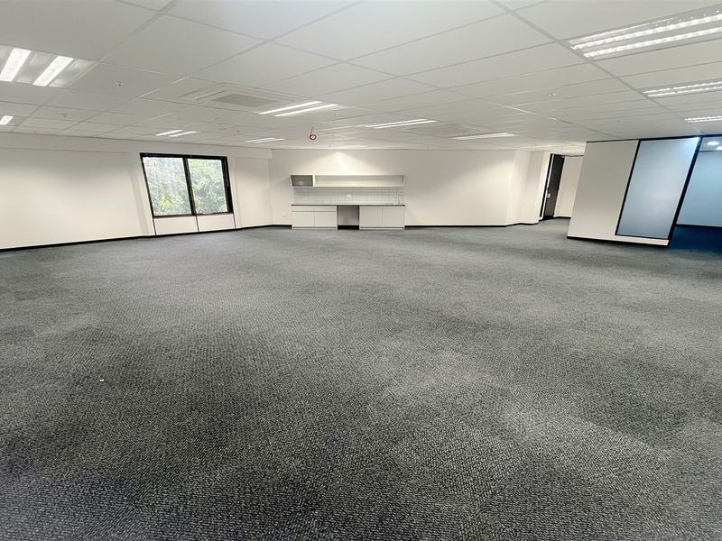 Office space to let in Parktown - Photo 3