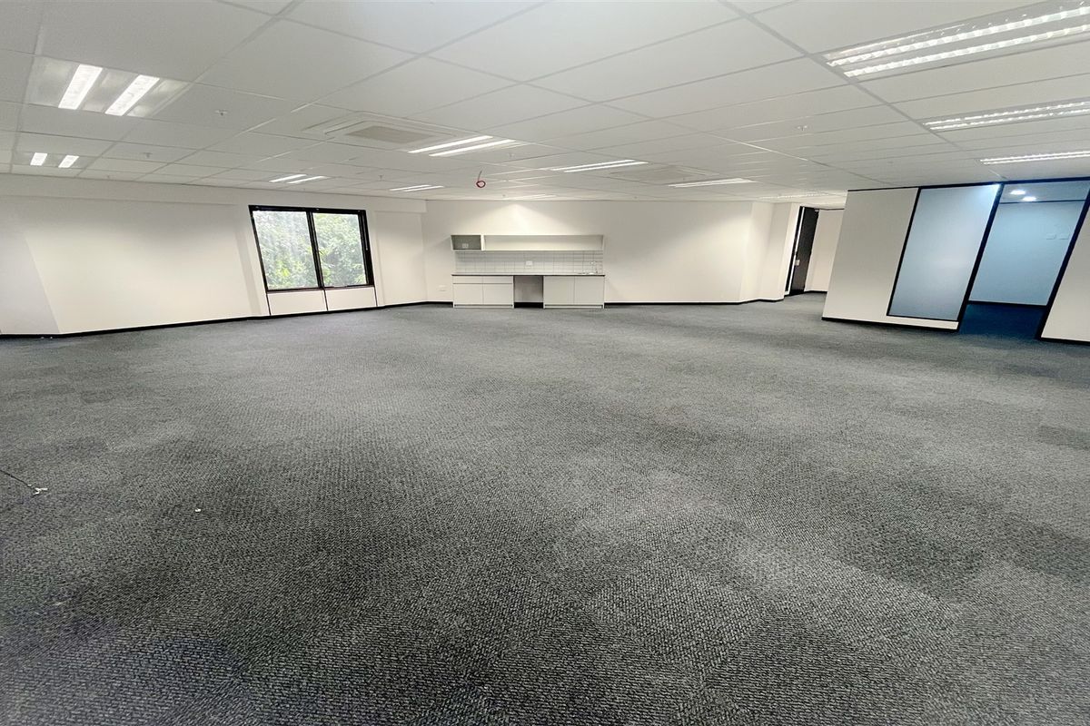 Office space to let in Parktown - Photo 3