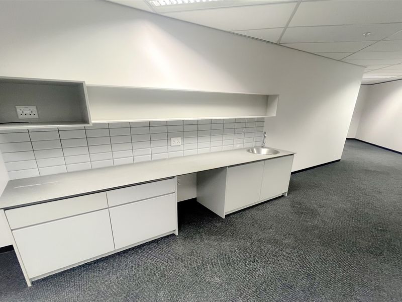 Office space to let in Parktown - Photo 5