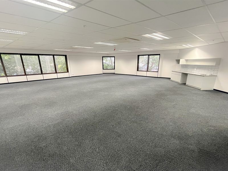 Office space to let in Parktown - Photo 2