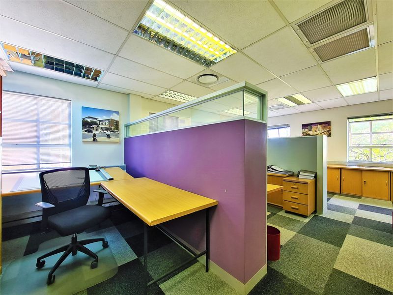 291m2 Office to Let in Fourways Golf Park - Photo 9
