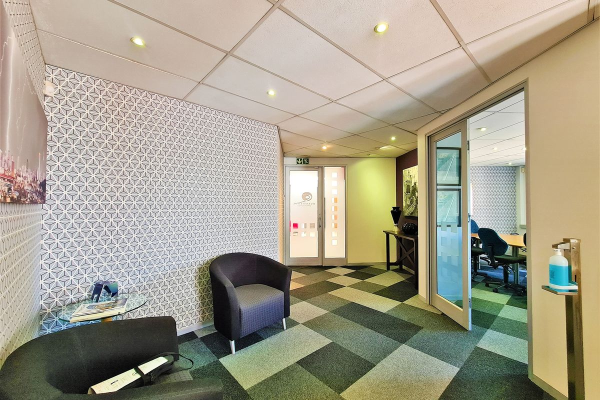 291m2 Office to Let in Fourways Golf Park - Photo 3