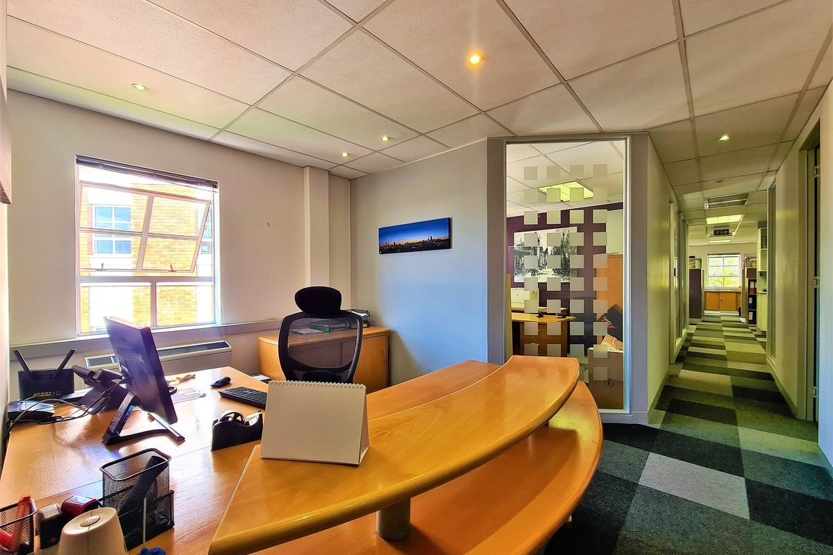 291m2 Office to Let in Fourways Golf Park - Photo 4