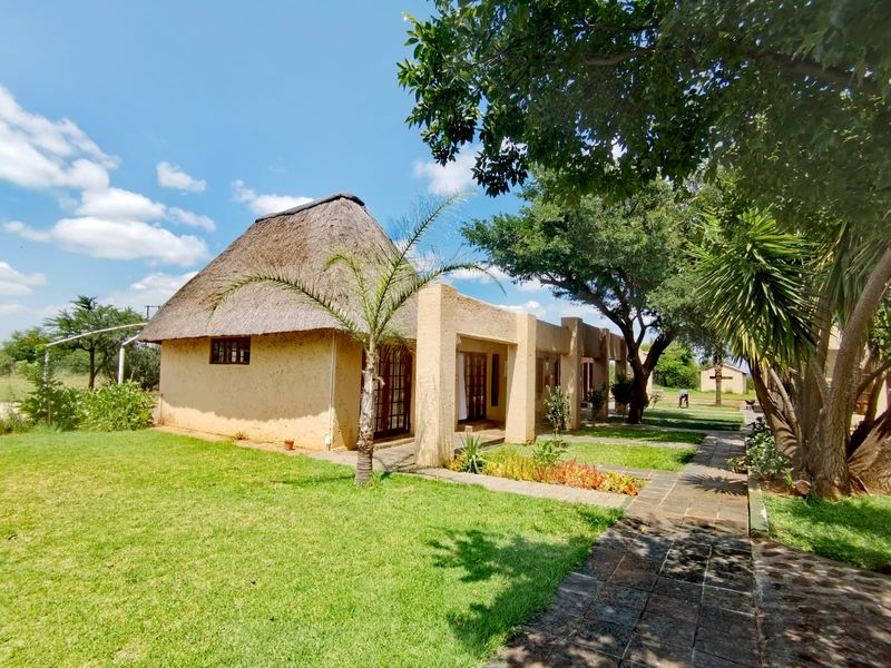 Perfectly Located Lodge close to N4 - Photo 9