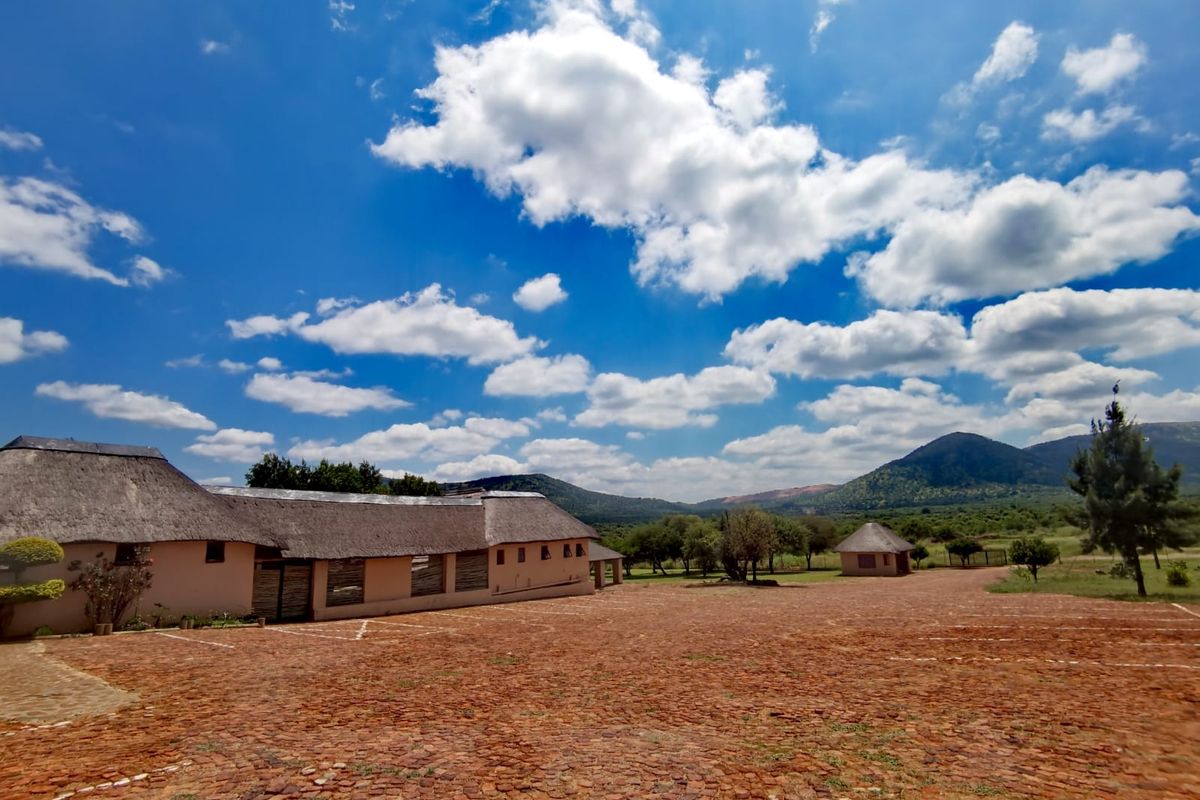 Perfectly Located Lodge close to N4 - Photo 2