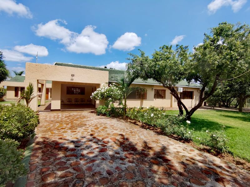 Perfectly Located Lodge close to N4 - Photo 5