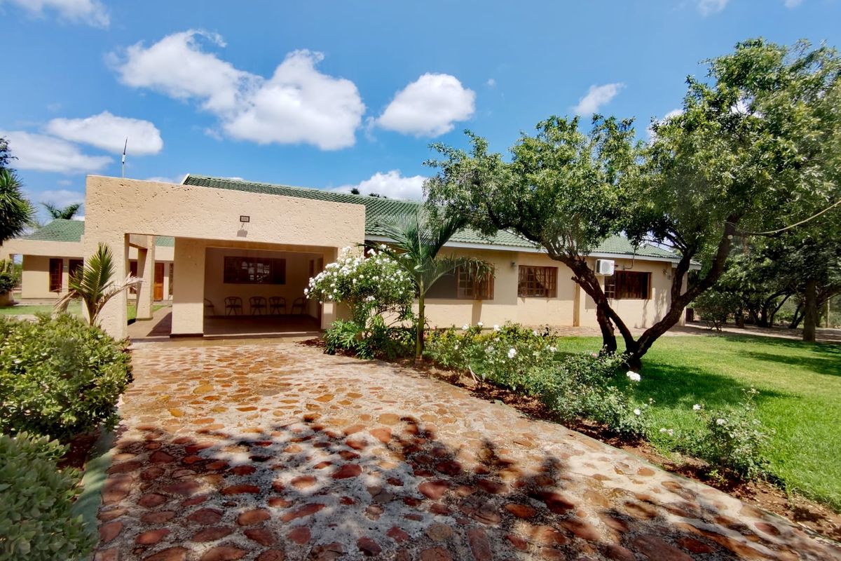 Perfectly Located Lodge close to N4 - Photo 5