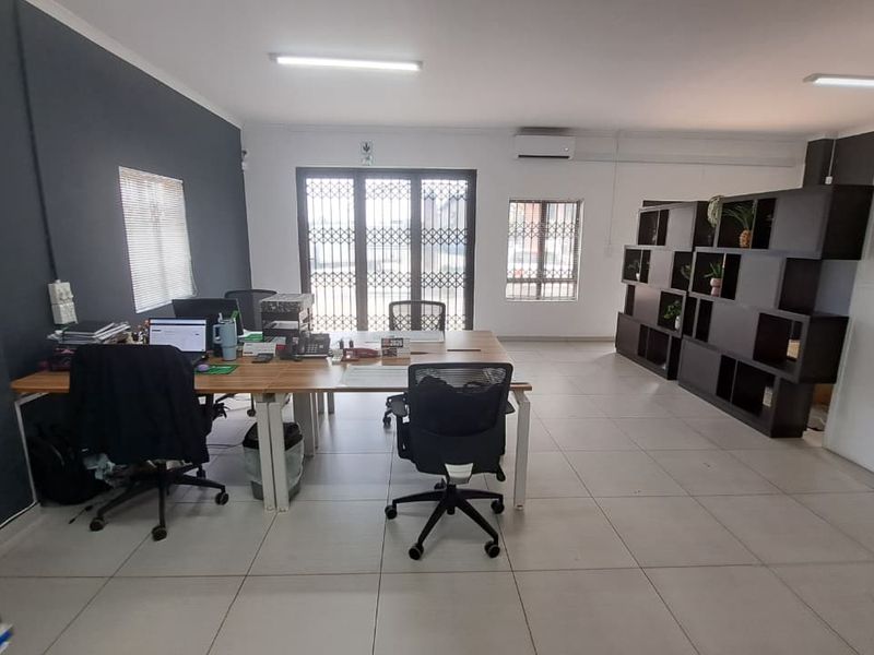 Centrally Located 83m2 Office Suite To Let – Richards Bay CBD - Photo 6