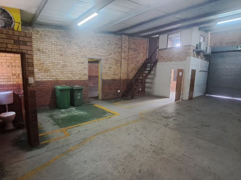 Limited Offer! 234m2 Workshop/Warehouse To Let in Alton North – 1 Month FREE Rental - Photo 5