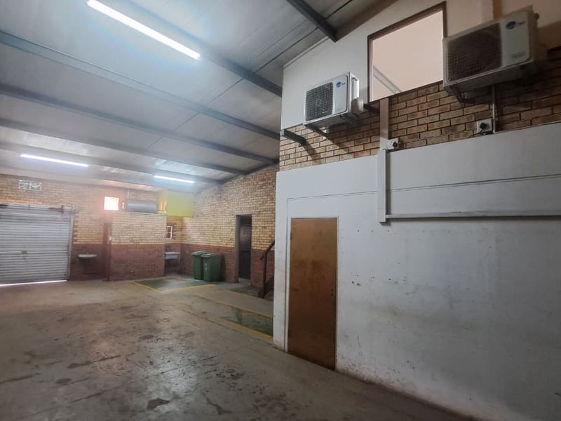 Limited Offer! 234m2 Workshop/Warehouse To Let in Alton North – 1 Month FREE Rental - Photo 8